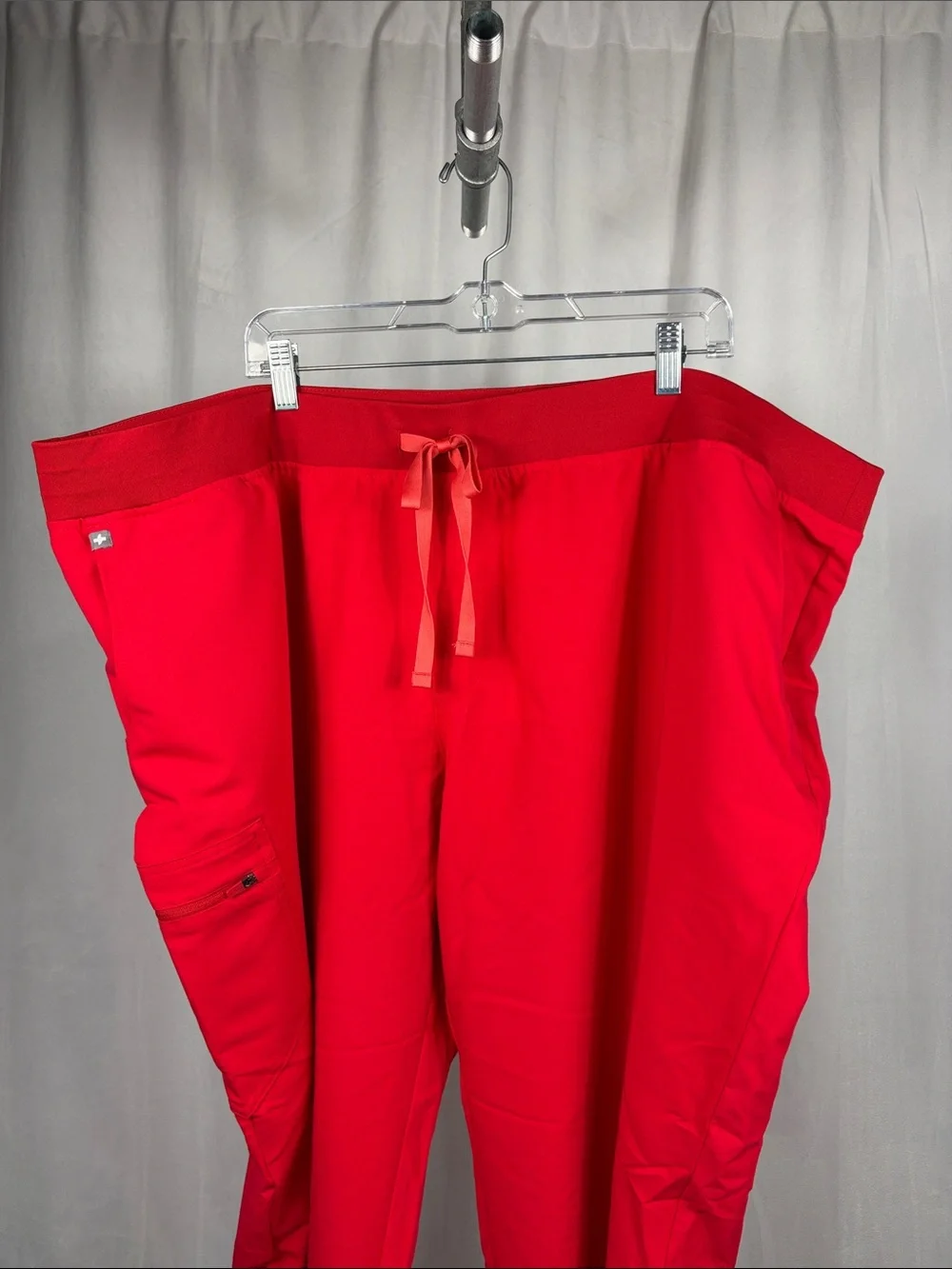 NWT Figs Zamora‎ 2.0 Jogger Scrub Pants in Pop Red.